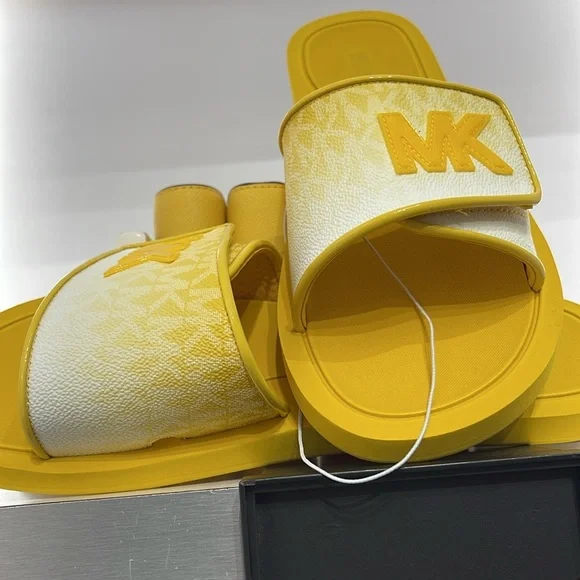 Michael Kors Slide Logo Sandals Palmer Ombré Signature
Daisy Yellow 
NWT - Picture 4 of 16